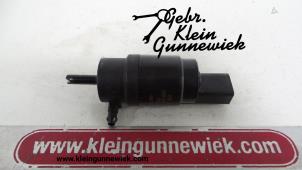 Gebruikte Ruitensproeierpomp voor Volkswagen Jetta Prijs € 20,00 Margeregeling aangeboden door Gebr.Klein Gunnewiek Ho.BV
