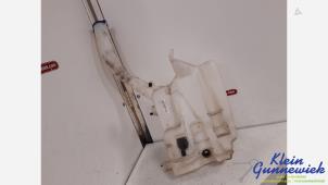 Gebruikte Ruitensproeiertank voor Ford Galaxy Prijs € 35,00 Margeregeling aangeboden door Klein Gunnewiek Autodemontage & Motorentechniek