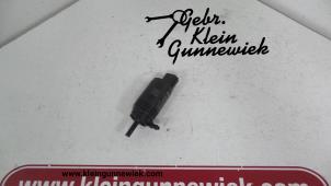 Gebruikte Ruitensproeierpomp voor BMW 745 Prijs € 20,00 Margeregeling aangeboden door Gebr.Klein Gunnewiek Ho.BV
