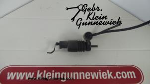 Gebruikte Ruitensproeierpomp voor Porsche Cayenne Prijs € 30,00 Margeregeling aangeboden door Gebr.Klein Gunnewiek Ho.BV