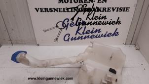 Gebruikte Ruitensproeiertank voor Volkswagen Polo Prijs € 30,00 Margeregeling aangeboden door Gebr.Klein Gunnewiek Ho.BV