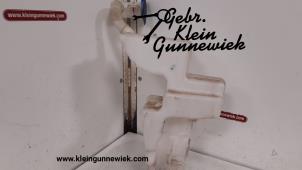 Gebruikte Ruitensproeiertank voor Volkswagen Touran Prijs € 25,00 Margeregeling aangeboden door Gebr.Klein Gunnewiek Ho.BV