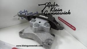 Gebruikte Versnellingsbak Steun Volkswagen Golf Prijs € 45,00 Margeregeling aangeboden door Gebr.Klein Gunnewiek Ho.BV