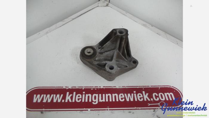 Gebruikte Versnellingsbak Steun Ford Focus Prijs € 20,00 Margeregeling aangeboden door Klein Gunnewiek Autodemontage & Motorentechniek