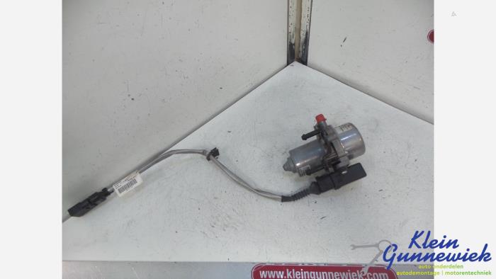 Gebruikte Vacuumpomp Rembekrachtiging Volkswagen E-Golf Prijs € 23,00 Margeregeling aangeboden door Klein Gunnewiek Autodemontage & Motorentechniek