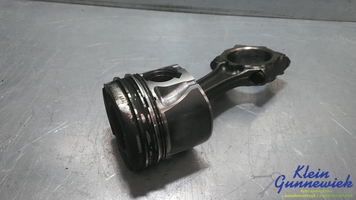 Gebruikte Zuiger Opel Zafira Prijs € 80,00 Margeregeling aangeboden door Klein Gunnewiek Autodemontage & Motorentechniek