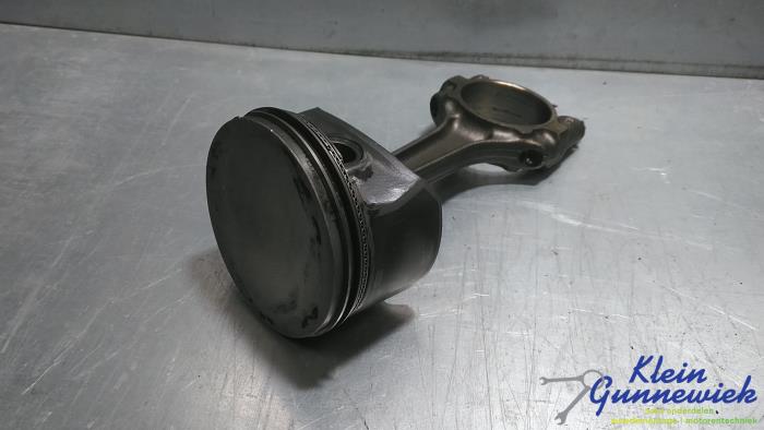 Gebruikte Zuiger Opel Zafira Prijs € 59,00 Margeregeling aangeboden door Klein Gunnewiek Autodemontage & Motorentechniek
