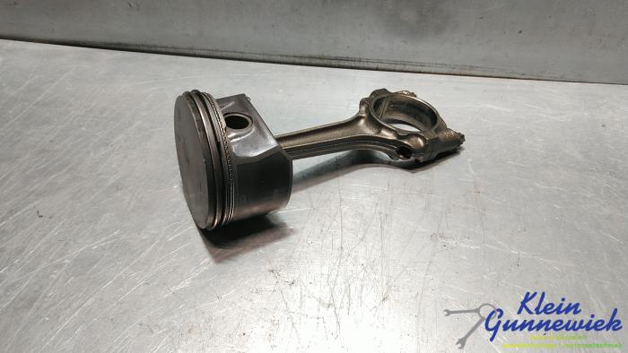 Gebruikte Zuiger Opel Zafira Prijs € 59,00 Margeregeling aangeboden door Klein Gunnewiek Autodemontage & Motorentechniek