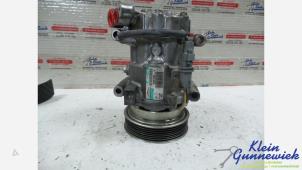 Gebruikte Pomp Airco Renault Twingo Prijs € 35,00 Margeregeling aangeboden door Klein Gunnewiek Autodemontage & Motorentechniek