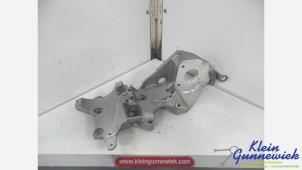 Nieuwe Dynamosteun onder Volkswagen Passat Prijs € 54,45 Inclusief btw aangeboden door Klein Gunnewiek Autodemontage & Motorentechniek