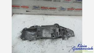 Gebruikte Dynamosteun onder Opel Vivaro Prijs € 30,00 Margeregeling aangeboden door Klein Gunnewiek Autodemontage & Motorentechniek