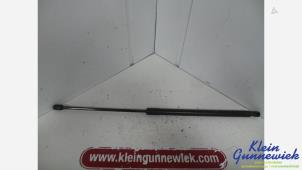 Gebruikte Kofferdekseldemper links-achter Opel Insignia Prijs € 40,00 Margeregeling aangeboden door Klein Gunnewiek Autodemontage & Motorentechniek