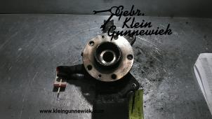 Gebruikte Fusee rechts-voor Renault Laguna Prijs € 45,00 Margeregeling aangeboden door Gebr.Klein Gunnewiek Ho.BV