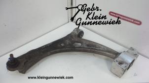 Gebruikte Draagarm onder links-voor Volkswagen Tiguan Prijs € 50,00 Margeregeling aangeboden door Gebr.Klein Gunnewiek Ho.BV