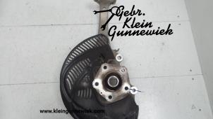 Gebruikte Fusee links-voor Audi A8 Prijs € 225,00 Margeregeling aangeboden door Gebr.Klein Gunnewiek Ho.BV