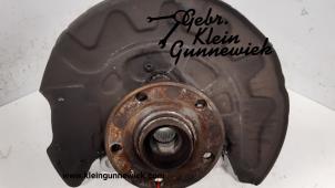 Gebruikte Fusee rechts-voor Volkswagen Passat Prijs € 125,00 Margeregeling aangeboden door Gebr.Klein Gunnewiek Ho.BV