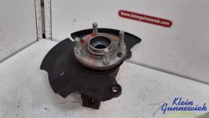 Gebruikte Fusee rechts-voor Kia Rio Prijs € 95,00 Margeregeling aangeboden door Klein Gunnewiek Autodemontage & Motorentechniek