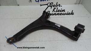 Gebruikte Draagarm onder links-voor Volkswagen Crafter Prijs € 150,00 Margeregeling aangeboden door Gebr.Klein Gunnewiek Ho.BV