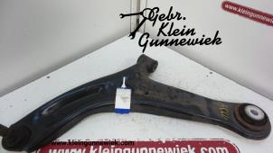 Gebruikte Draagarm onder links-voor Ford Fiesta Prijs € 55,00 Margeregeling aangeboden door Gebr.Klein Gunnewiek Ho.BV