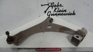 Gebruikte Draagarm onder links-voor Volkswagen Tiguan Prijs € 65,00 Margeregeling aangeboden door Gebr.Klein Gunnewiek Ho.BV