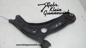 Gebruikte Draagarm onder links-voor Volkswagen Golf Prijs € 55,00 Margeregeling aangeboden door Gebr.Klein Gunnewiek Ho.BV