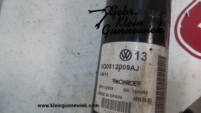 Schokdemper links-achter van een Volkswagen Golf 2015