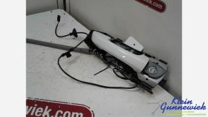 Gebruikte Portiergreep 2Deurs links Volkswagen Golf Prijs € 25,00 Margeregeling aangeboden door Klein Gunnewiek Autodemontage & Motorentechniek