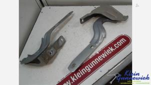 Gebruikte Motorkap Scharnier Volkswagen Sharan Prijs € 35,00 Margeregeling aangeboden door Klein Gunnewiek Autodemontage & Motorentechniek