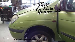 Gebruikte Scherm links-voor Renault Megane Scenic Prijs € 35,00 Margeregeling aangeboden door Gebr.Klein Gunnewiek Ho.BV