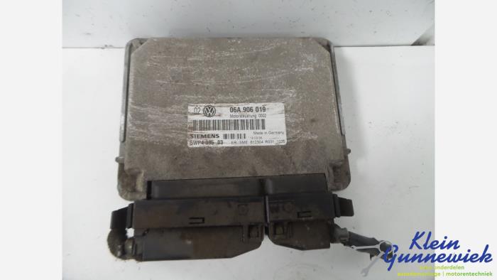 Inspuitcomputer van een Volkswagen Golf 1998