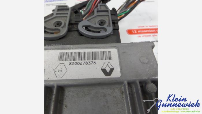 Inspuitcomputer van een Renault Laguna 2005