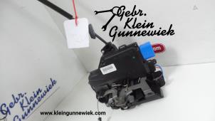 Gebruikte Deurslot Mechaniek 4Deurs rechts-voor Volkswagen Touran Prijs € 35,00 Margeregeling aangeboden door Gebr.Klein Gunnewiek Ho.BV