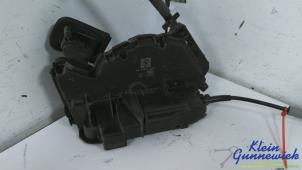 Gebruikte Deurslot Mechaniek 2Deurs rechts Volkswagen Caddy Prijs € 30,00 Margeregeling aangeboden door Klein Gunnewiek Autodemontage & Motorentechniek