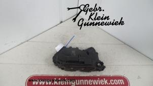 Gebruikte Deurslot Mechaniek 4Deurs links-voor Volkswagen Passat Prijs € 45,00 Margeregeling aangeboden door Gebr.Klein Gunnewiek Ho.BV