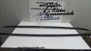 Gebruikte Roofrail links Volkswagen Passat Prijs € 150,00 Margeregeling aangeboden door Gebr.Klein Gunnewiek Ho.BV
