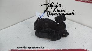 Gebruikte Slotmechaniek Portier 4Deurs links-voor Volkswagen Passat Prijs € 45,00 Margeregeling aangeboden door Gebr.Klein Gunnewiek Ho.BV