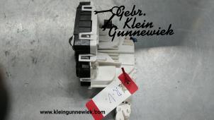 Gebruikte Portierslot Mechaniek 4Deurs rechts-voor Volkswagen Crafter Prijs € 40,00 Margeregeling aangeboden door Gebr.Klein Gunnewiek Ho.BV