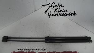 Gebruikte Gasdemper links-achter Volkswagen Polo Prijs € 25,00 Margeregeling aangeboden door Gebr.Klein Gunnewiek Ho.BV