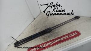 Gebruikte Kofferdekseldemper links-achter Audi A3 Prijs € 40,00 Margeregeling aangeboden door Gebr.Klein Gunnewiek Ho.BV