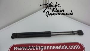 Gebruikte Kofferdekseldemper links-achter Seat Altea Prijs € 35,00 Margeregeling aangeboden door Gebr.Klein Gunnewiek Ho.BV
