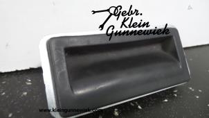 Gebruikte Handgreep Achterklep Audi Q3 Prijs € 25,00 Margeregeling aangeboden door Gebr.Klein Gunnewiek Ho.BV