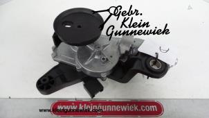 Gebruikte Ruitenwissermotor achter BMW 3-Serie Prijs € 85,00 Margeregeling aangeboden door Gebr.Klein Gunnewiek Ho.BV