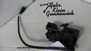 Gebruikte Motorkap Slotmechaniek Volkswagen Touran Prijs € 30,00 Margeregeling aangeboden door Gebr.Klein Gunnewiek Ho.BV