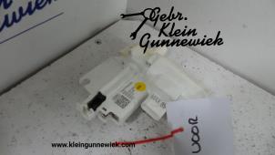 Gebruikte Sluithulpmotor portier rechts-voor Audi A8 Prijs € 60,00 Margeregeling aangeboden door Gebr.Klein Gunnewiek Ho.BV