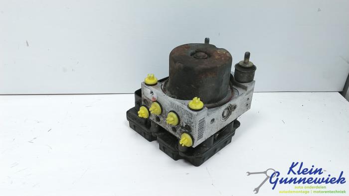 ABS Pomp van een Toyota Yaris 1999