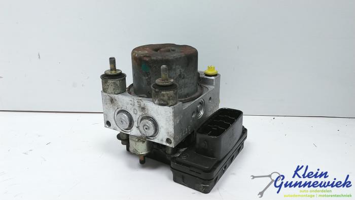 ABS Pomp van een Toyota Yaris 1999