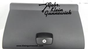 Gebruikte Handschoenenkastje Volkswagen Amarok Prijs € 45,00 Margeregeling aangeboden door Gebr.Klein Gunnewiek Ho.BV