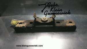 Gebruikte Versnellingsbak Steun Volkswagen Amarok Prijs € 25,00 Margeregeling aangeboden door Gebr.Klein Gunnewiek Ho.BV