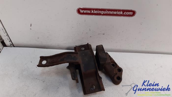 Gebruikte Versnellingsbak Steun Hyundai I10 Prijs € 17,00 Margeregeling aangeboden door Klein Gunnewiek Autodemontage & Motorentechniek