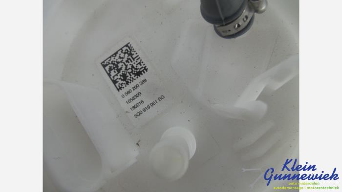 Brandstofpomp Elektrisch van een Volkswagen E-Golf 2017